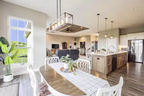 Dining - s75w35724 Wilton, Eagle, WI 53119 photo 2 of 2