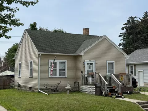 2213 La Follette, Manitowoc, WI 54220