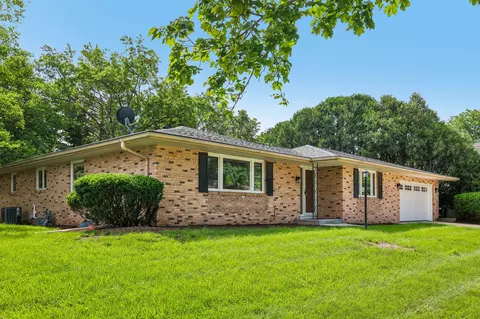 364 Robins, Burlington, WI 53105