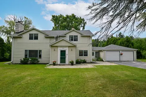 1933 W Donges Bay, Mequon, WI 53092