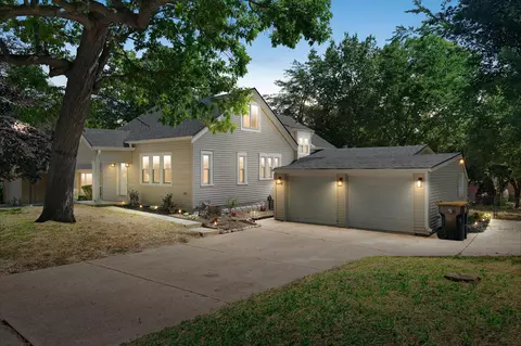 536 N 116th, Wauwatosa, WI 53226