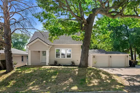 536 N 116th, Wauwatosa, WI 53226
