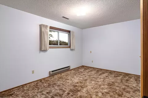 Bedroom - 705 14th, La Crescent, MN 55947 photo 4 of 4