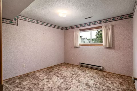 Bedroom - 705 14th, La Crescent, MN 55947 photo 3 of 4