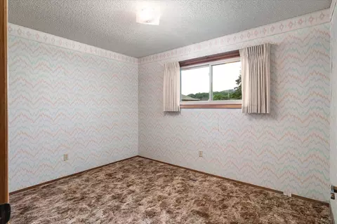 Bedroom - 705 14th, La Crescent, MN 55947 photo 2 of 4