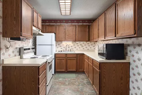 Kitchen - 705 14th, La Crescent, MN 55947 photo 1 of 1