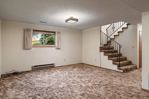 Living - 705 14th, La Crescent, MN 55947 photo 3 of 3