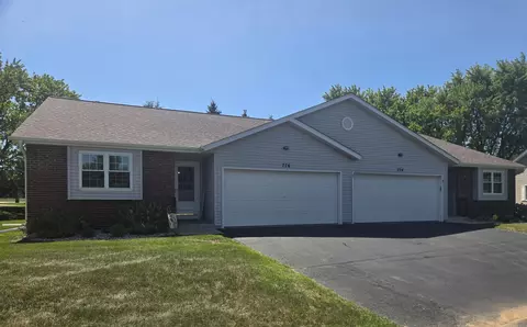 776 Foxtail #2B, West Bend, WI 53095