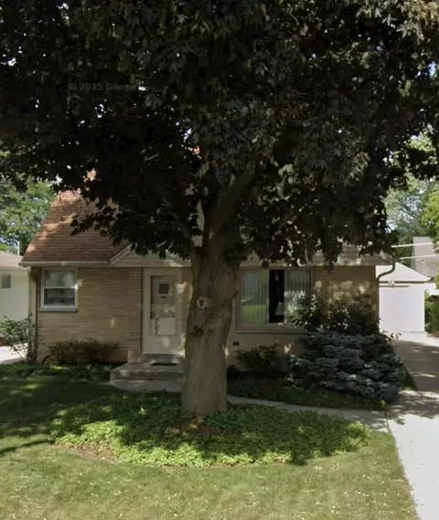 2618 N 114th, Wauwatosa, WI 53226