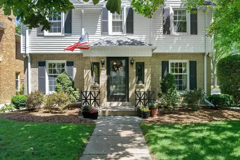 2504 N 90th, Wauwatosa, WI 53226
