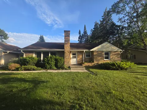 n81w16201 Robinhood, Menomonee Falls, WI 53051