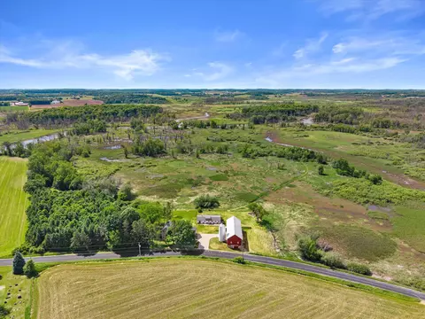 n9523 North River Road, Ixonia, WI 53036