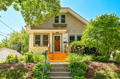 6419 Vista, Wauwatosa, WI 53213