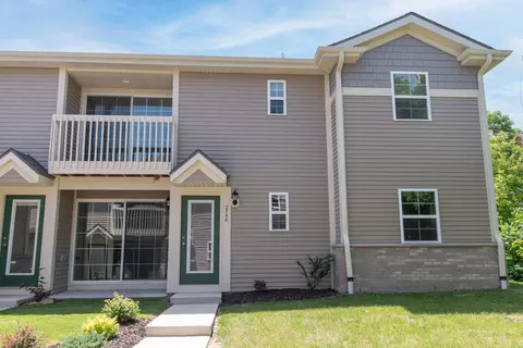 2748 Hidden #73, Saint Francis, WI 53235