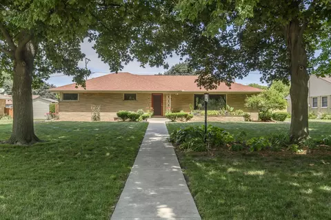 7642 W Honey Crk, West Allis, WI 53219
