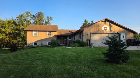 3377 N Hackbarth, Janesville, WI 53548