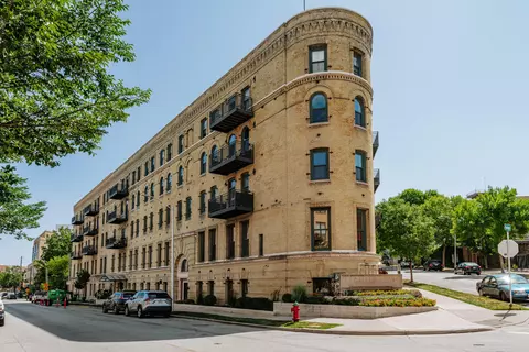 1818 N Water #206, Milwaukee, WI 53202