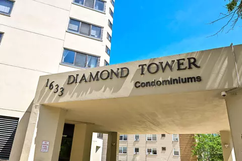 1633 N Prospect #7E, Milwaukee, WI 53202