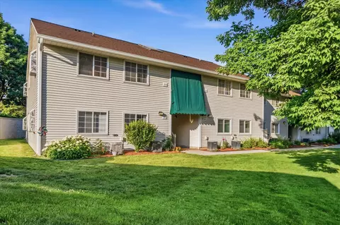 1755 Parknoll #4, Port Washington, WI 53074