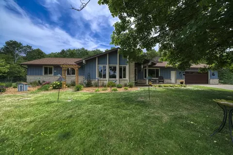 w304s3236 Brookhill, Genesee, WI 53189