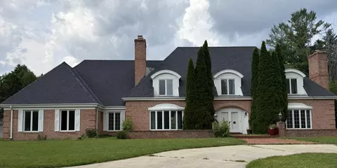 2210 W Cedar, River Hills, WI 53217