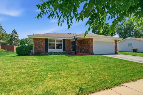 1119 Dogwood, Waukesha, WI 53189