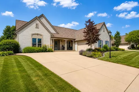 1122 River Pl, Waukesha, WI 53189