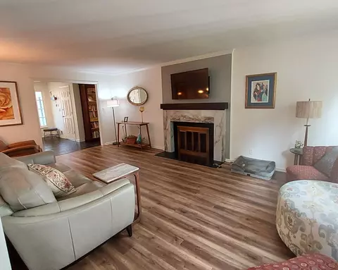 1027 W Shaker, Mequon, WI 53092