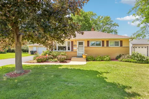 927 Robins, Mukwonago, WI 53149