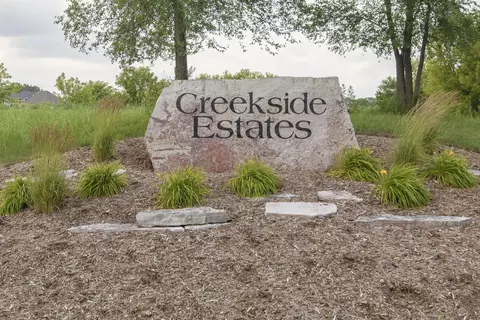 s109w24935 Overlook, Mukwonago, WI 53149