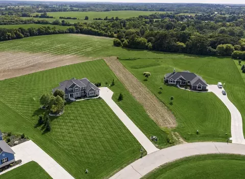 s109w24935 Overlook, Mukwonago, WI 53149