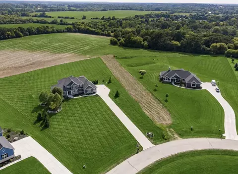 s109w24935 Overlook, Mukwonago, WI 53149