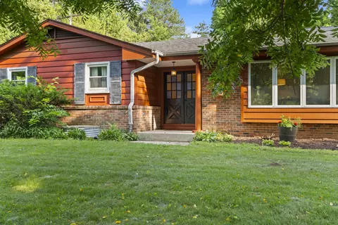 n8093 Lakeview Road, Oconomowoc, WI 53066
