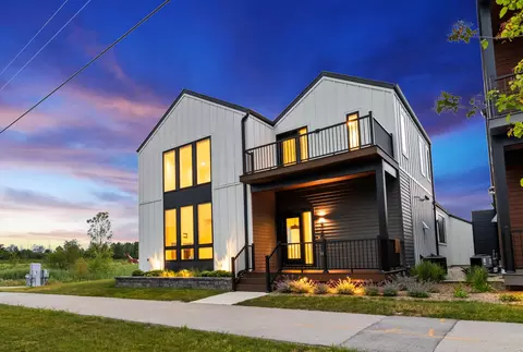 4192 E Lake Vis, Oak Creek, WI 53154