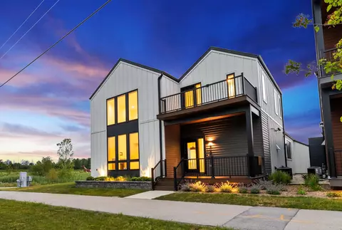 4192 E Lake Vis, Oak Creek, WI 53154
