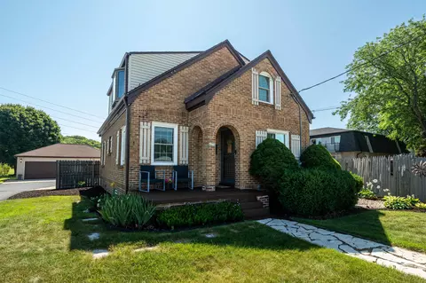 4270 S Nicholson, Saint Francis, WI 53235