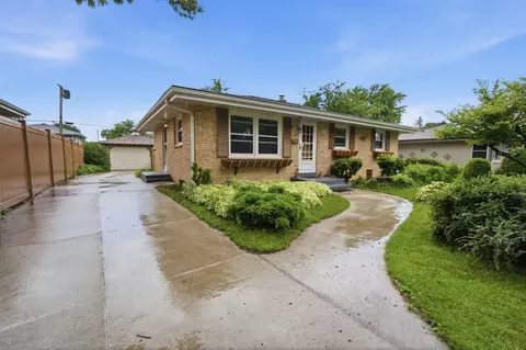w171n8437 Allen, Menomonee Falls, WI 53051