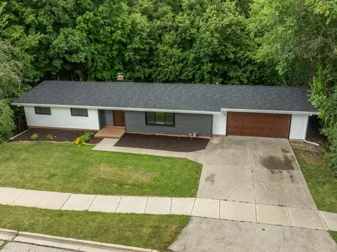 2421 Skyline, West Bend, WI 53090