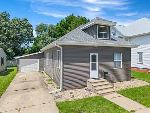 121 Lincoln, Caledonia, MN 55921