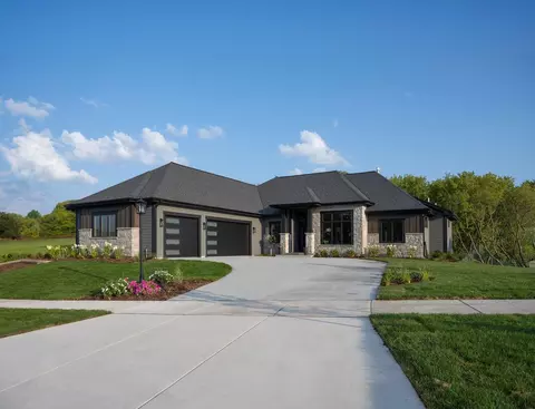 4077 Hawthorn Farm, Nashotah, WI 53058