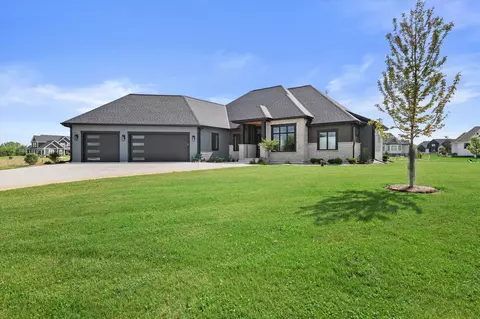 4077 Hawthorn Farm, Nashotah, WI 53058