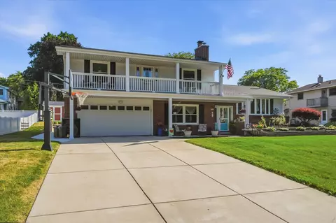 2789 N Mayfair, Wauwatosa, WI 53222