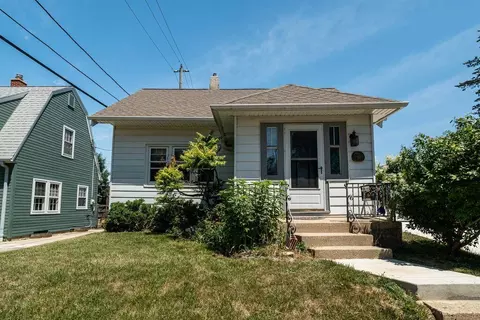 7722 W Mount Vernon, Milwaukee, WI 53213