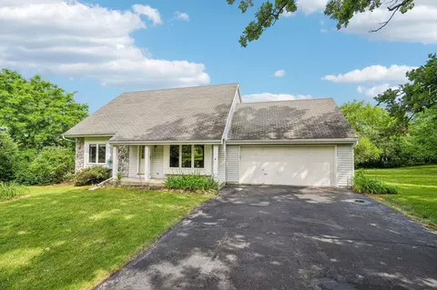 w316s2825 Roberts, Genesee, WI 53188