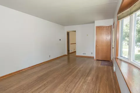 Living - 520 39th, Goodview, MN 55987 photo 2 of 4