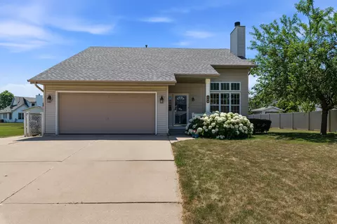 937 E Stonewood, Oak Creek, WI 53154