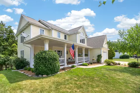 695 Summer Crk, Oconomowoc, WI 53066