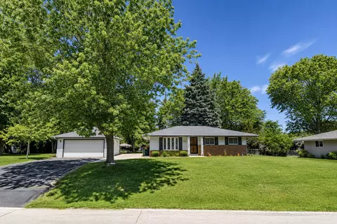 2422 W Hilltop, Oak Creek, WI 53154