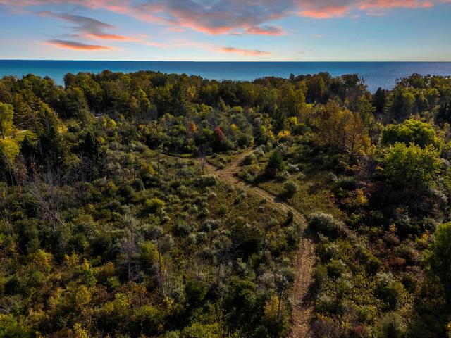13600 N Lake Shr #LT 2, Mequon, WI 53092