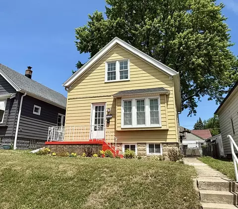 306 W Harrison, Milwaukee, WI 53207